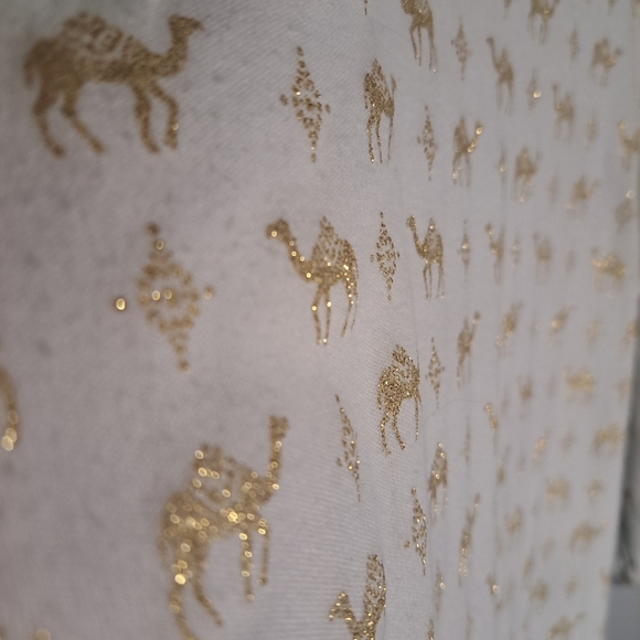 Karen Scott white with Gold Camels Crewneck 3/4 Sleeve Shirt Size Medium - Picture 4 of 6